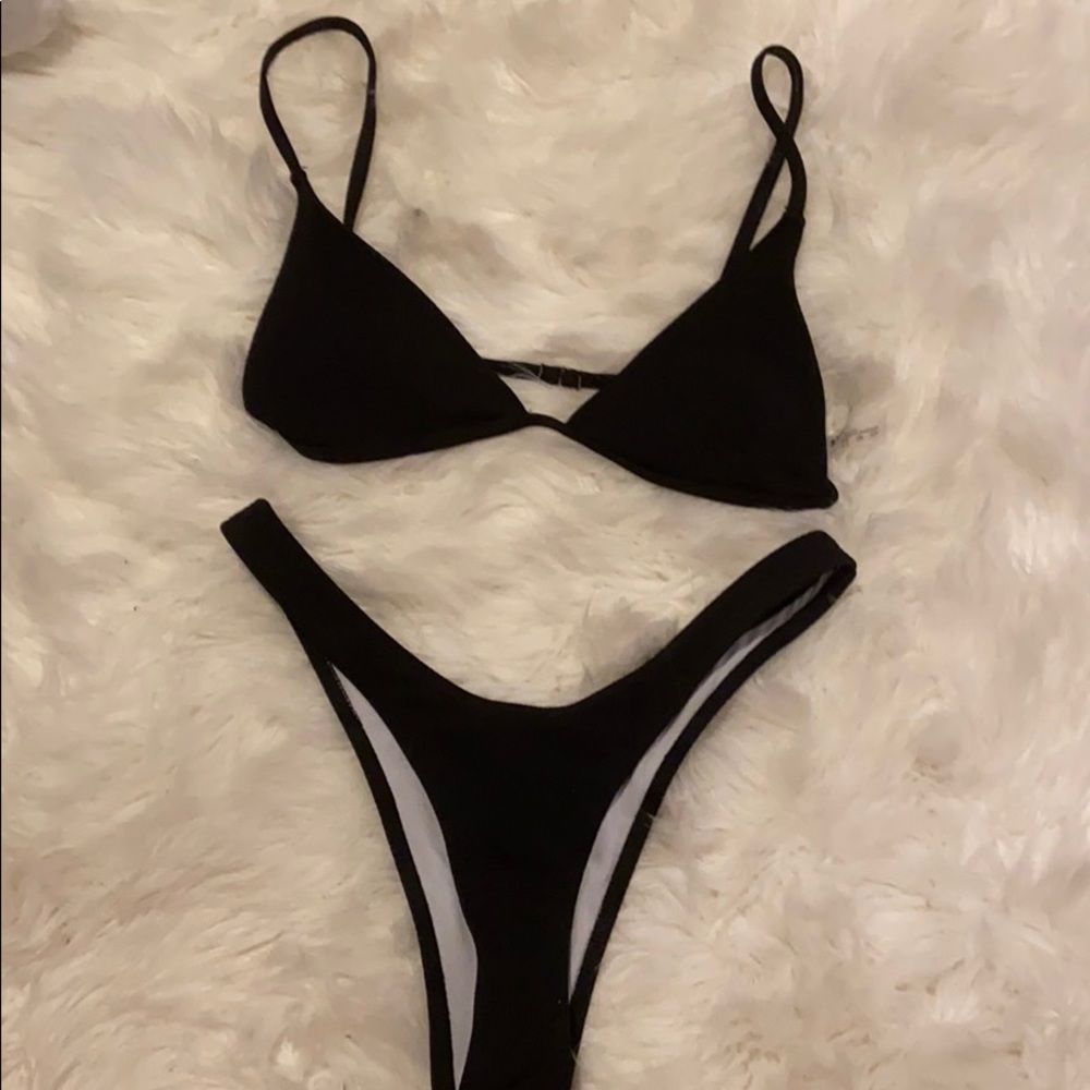 Black bikini set